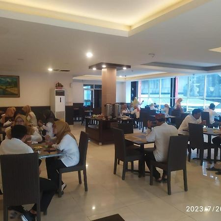 Paris Day Hotel Pamanukan Hilir Bagian luar foto