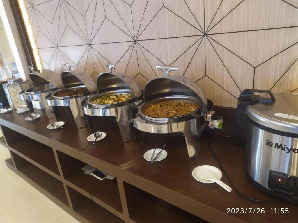 Paris Day Hotel Pamanukan Hilir Bagian luar foto