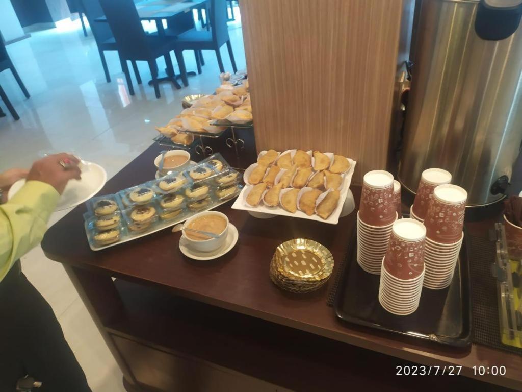 Paris Day Hotel Pamanukan Hilir Bagian luar foto