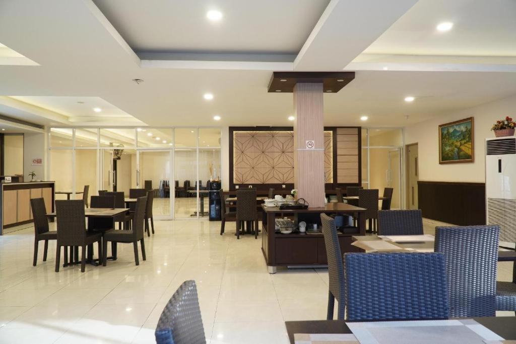 Paris Day Hotel Pamanukan Hilir Bagian luar foto