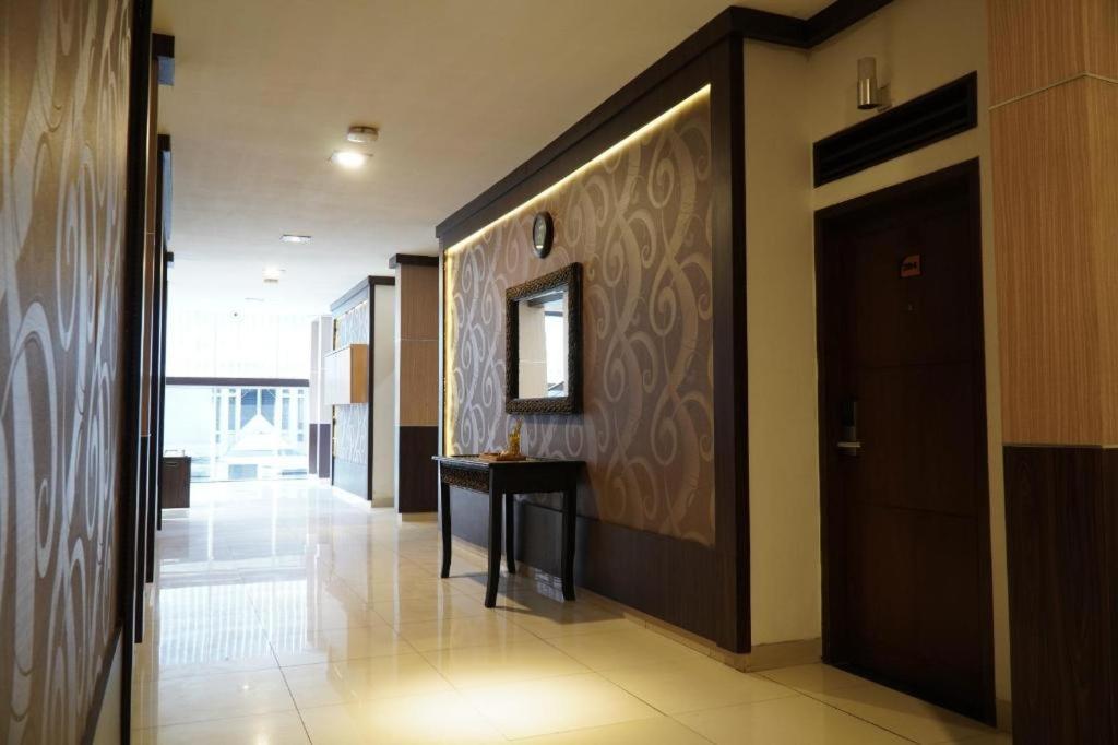 Paris Day Hotel Pamanukan Hilir Bagian luar foto