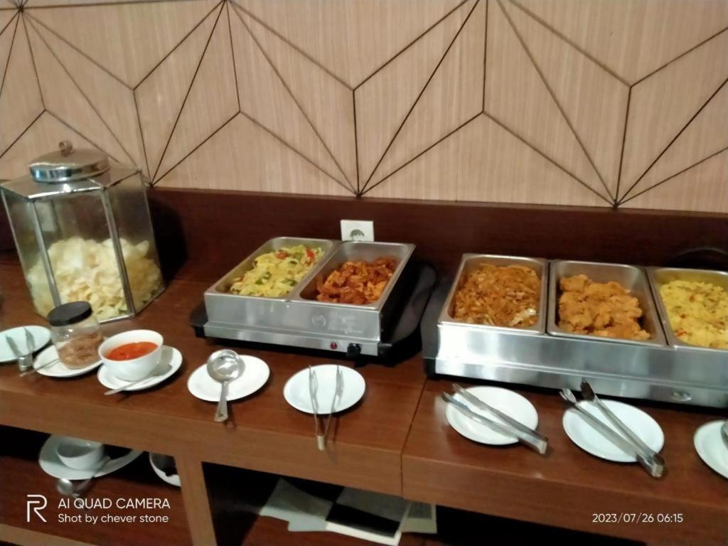 Paris Day Hotel Pamanukan Hilir Bagian luar foto