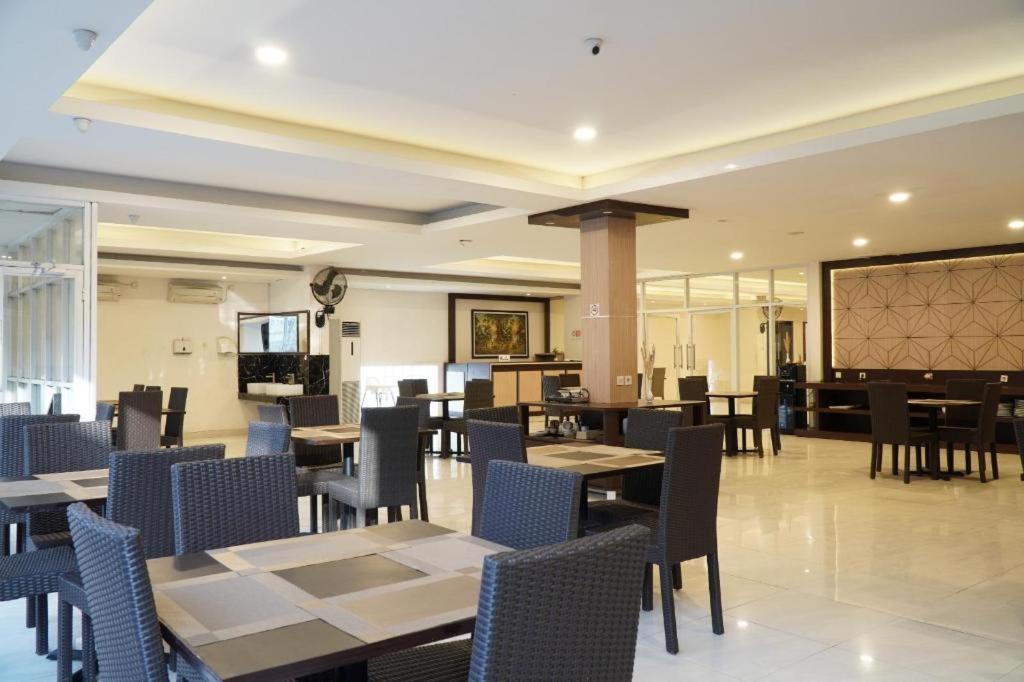 Paris Day Hotel Pamanukan Hilir Bagian luar foto